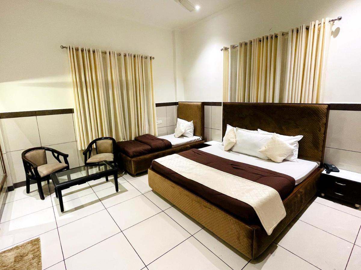 Primrose Hotel And Restaurant Sonipat Exterior foto